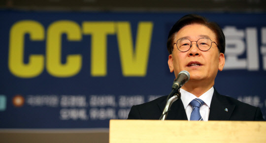 (서울=연합뉴스) 김인철 기자 = 이재명 경기도지사가 30일 여의도 국회도서관에서   열린 '수술실 CCTV, 국회는 응답하라' 토론회에서 환영사를 하고 있다. 2019.5.30    yatoya@yna.co.kr  (끝)